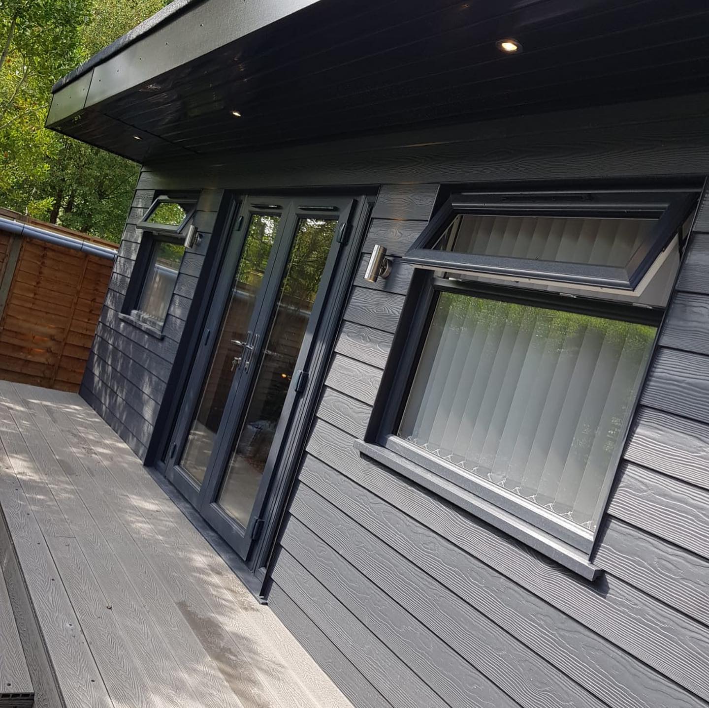 New dark summerhouse
